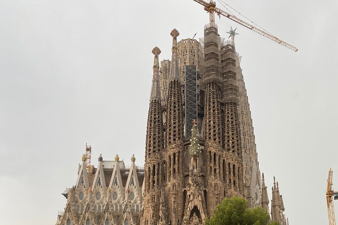 Barcelona: Bar Crawl at Gaixample - The 2.5 Hours: Where You Meet and How the Night Flows