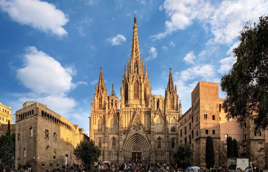 Barcelona: Barri Gotic Small Group Walking Tour - Why Barri Gòtic is best with a guide (not just wandering)
