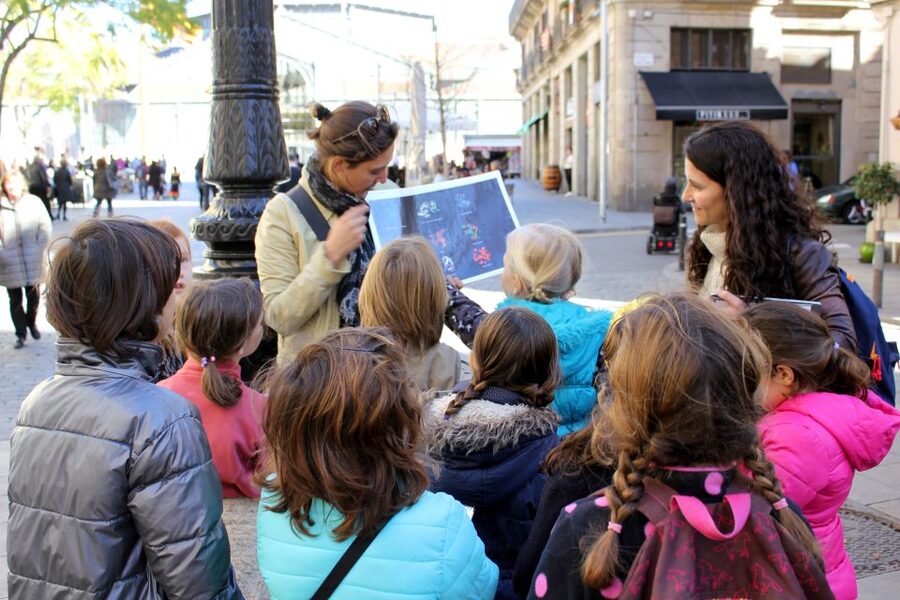 Barcelona: Barrio Gótico Dragon Tour for Families - Barrio Gòtic Streets: Winding Lanes, Big Detail Moments