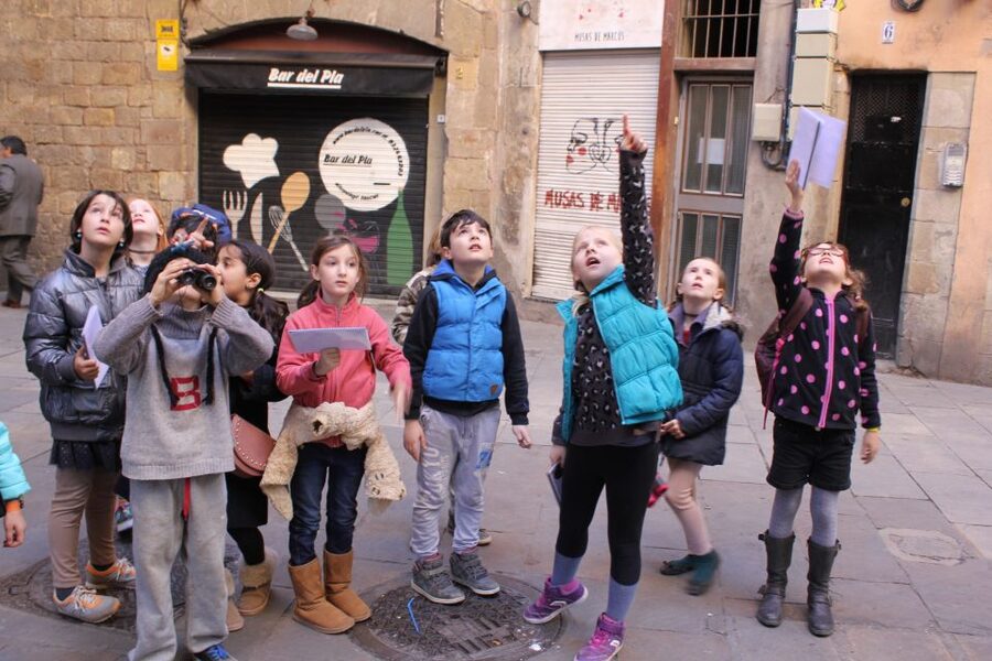 Barcelona: Barrio Gótico Dragon Tour for Families - How the 2.5-Hour Dragon Hunt Works (Born/La Ribera to Las Ramblas)