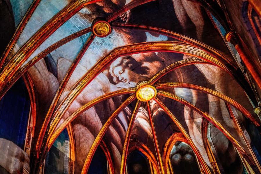 Barcelona Basilica: Immersive Light and Sound Show - LUMINISCENCE - LUMINISCENCE schedule: language sessions and the two musical versions