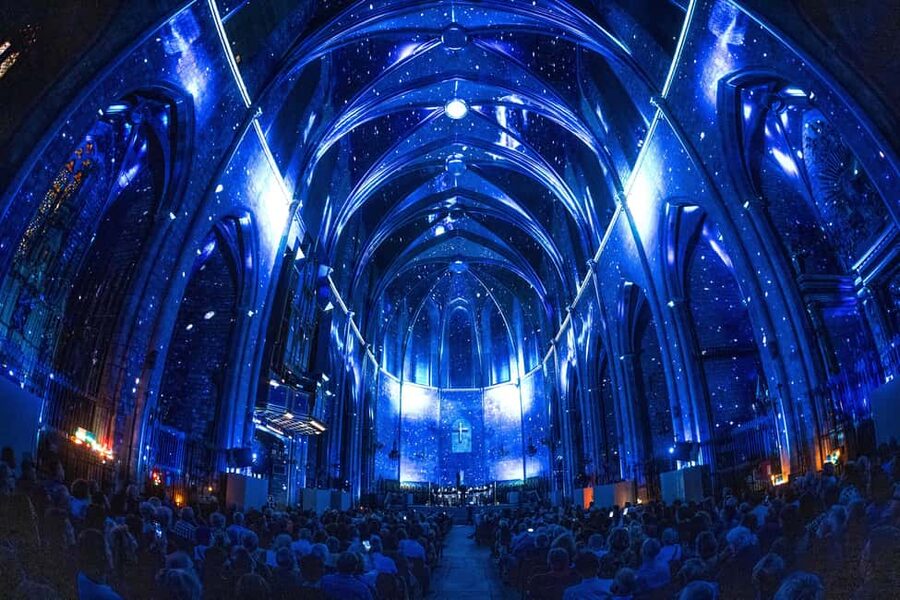 Barcelona Basilica: Immersive Light and Sound Show - LUMINISCENCE - Picking the best seat: central nave, Gold vs Silver, and neck comfort