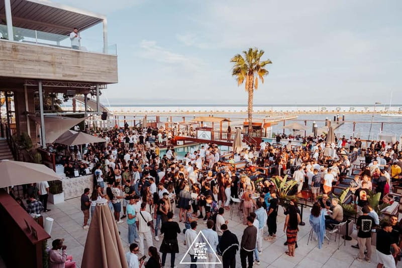 Barcelona: Beach Club Pool Party with DJ - How the Barcelona Beach Club Pool Party actually feels