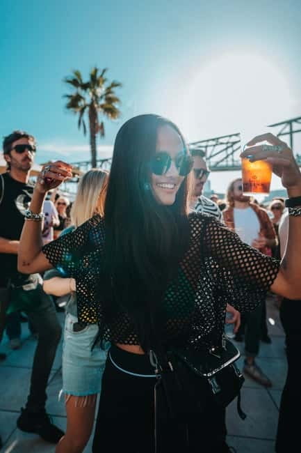 Barcelona: Beach Club Pool Party with DJ - The drinks deal: good value, fast start