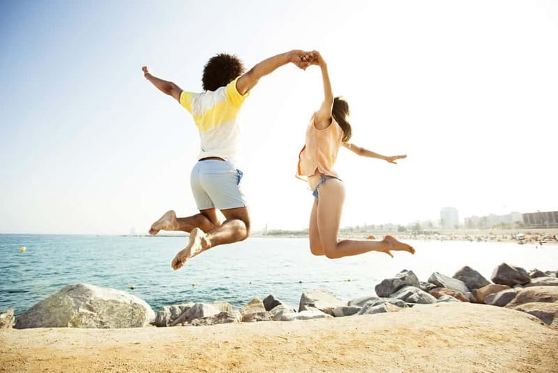 Barcelona: Beach Photoshoot - 60 minutes around the boardwalk plus the W Hotel sail building