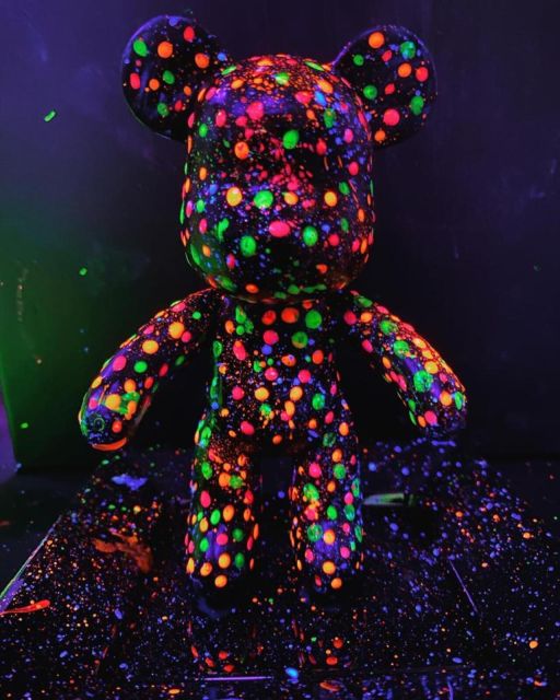 Barcelona: Bear-brick Fluorescent Painting | Wine and Art - FAQ