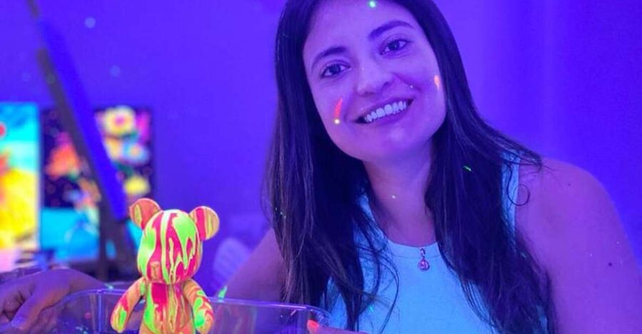 Barcelona: Bear-brick Fluorescent Painting | Wine and Art - The Fluorine Paint + 18 cm Bearbrick Part (Where the Fun Really Is)