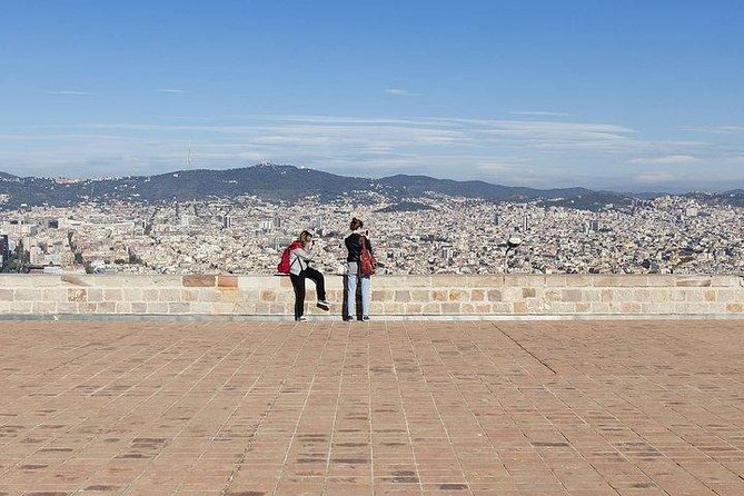 Barcelona Best Views: Old Town and Montjuic Castle Private Tour - Inside Montjuïc Castle: private access and real dungeon atmosphere