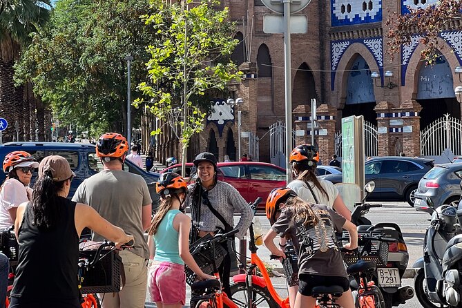 Barcelona Bike City Tours from Sagrada to the Sea with a Local - Stop 5: Parc de la Ciutadella for shade, water, and a break