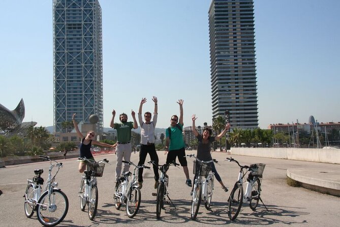 Barcelona Bike Highlights & Sagrada Familia Small Group Tour - Start at Plaça Reial and get rolling fast