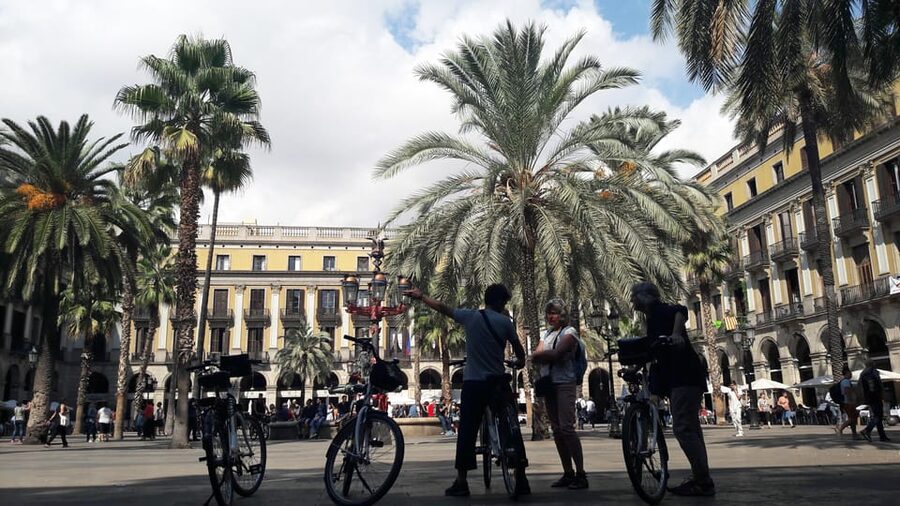 Barcelona: Bike Rental with Delivery and Pickup - Las Ramblas and the Gothic Quarter: city streets where bikes feel real