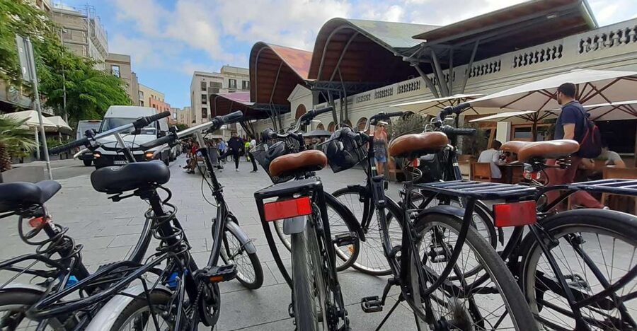 Barcelona: Bike Rental with Delivery and Pickup - Barceloneta Beach and the Paseo Marítimo: the coast ride that resets your day