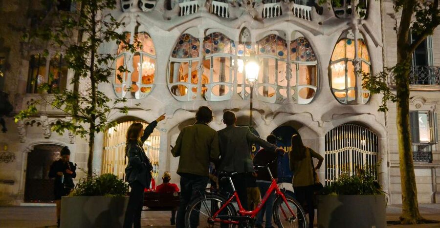 Barcelona Bike Tour by Night with Cava - Where the ride really starts: Plaça Sant Jaume and the Gothic Quarter