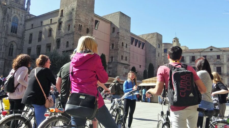 Barcelona: Bike Tour & Sagrada Familia Skip-the-Line Tickets - Why a bike tour is the smart start in Barcelona