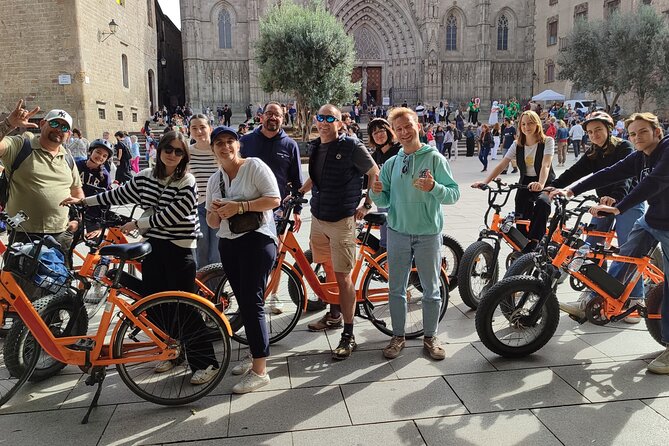 Barcelona bike tour with French guide 20-ТOP, bike/eBike - Arc de Triomf and Parc de la Ciutadella: where the ride starts calm