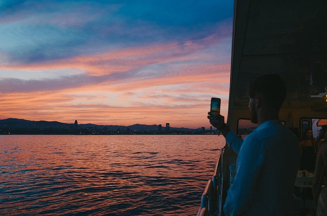 Barcelona Boat Party Cruise with Drinks & Live DJ - Weather and comfort: what to pack for a boat party