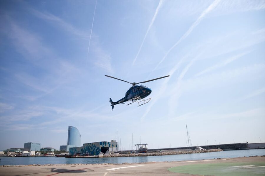 Barcelona: Boat Trip and Panoramic Helicopter Flight - Where This Route Shines for First-Time Orientation