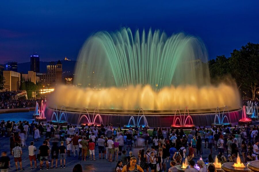 Barcelona Cable Car Sky Views, Magic Fountain & Castle Visit - A 5.5-hour mix of markets, Gaudí, and Montjuïc sunsets