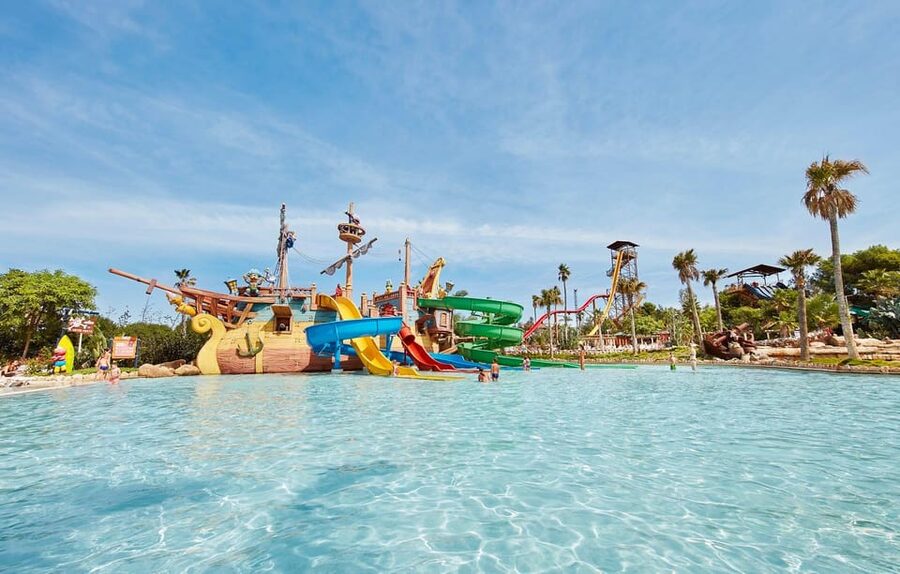 Barcelona: Caribe Aquatic Park Full-Day Ticket with Transfer - Getting started: meeting at Julia Travel and leaving near Arc de Triomf
