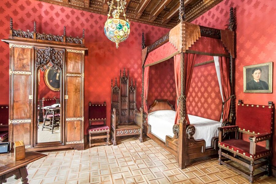 Barcelona: Casa Amatller Guided Visit with Chocolate Gift - Meeting in the Hall on Passeig de Gràcia and starting smoothly