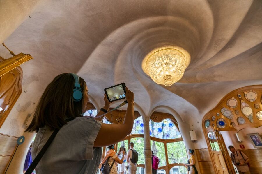Barcelona: Casa Batlló Be The First Entry Ticket - Gaudí Dome: A Thousand Screens and a Light-Driven Story