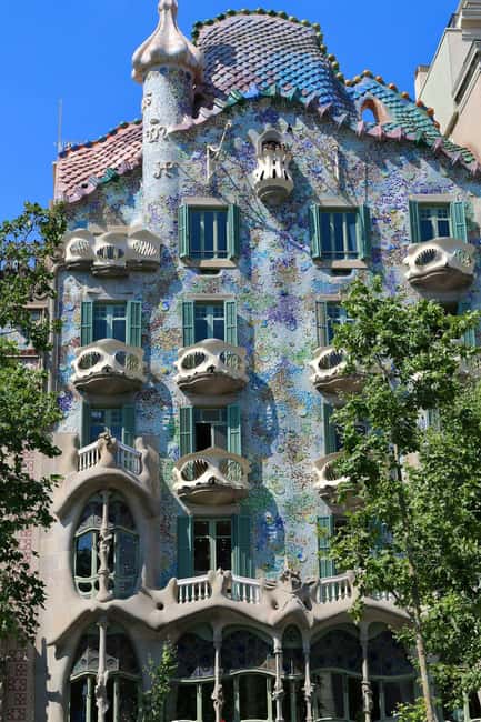 Barcelona: Casa Batlló Early Access Guided Tour - 8:15 AM: the Gold Triangle and neighboring family houses