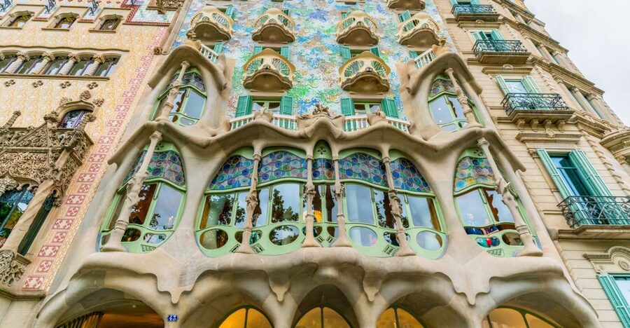Barcelona: Casa Batlló Entry with Self-Audioguide Tour - The audio guide in 15 languages: your pace, your focus