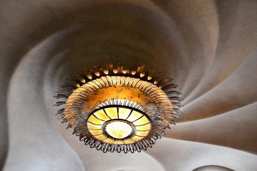 Barcelona: Casa Batlló, La Pedrera, & Chocolate Tasting Tour - Passeig de Gràcia and the Modernisme rivalry you actually notice