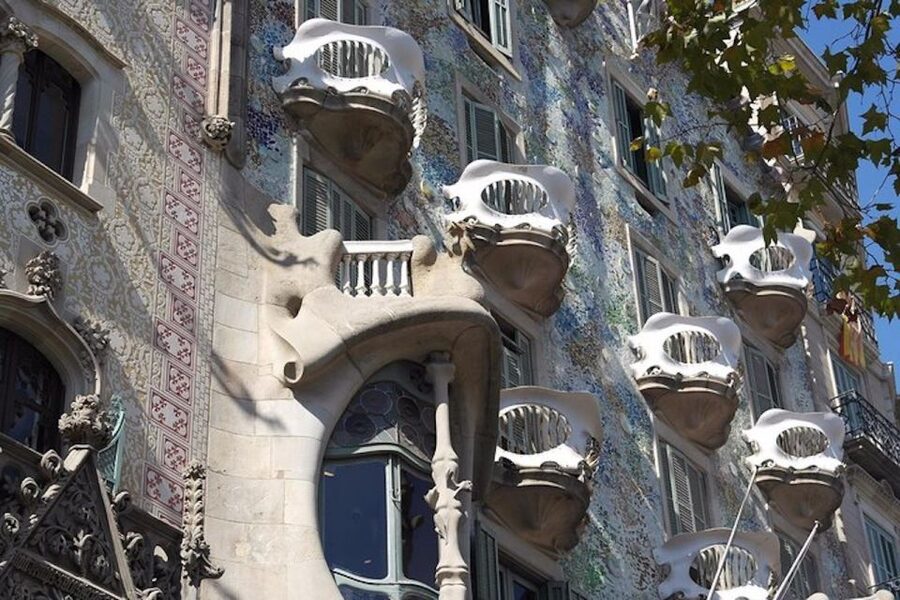 Barcelona: Casa Batlló, La Pedrera, & Chocolate Tasting Tour - FAQ