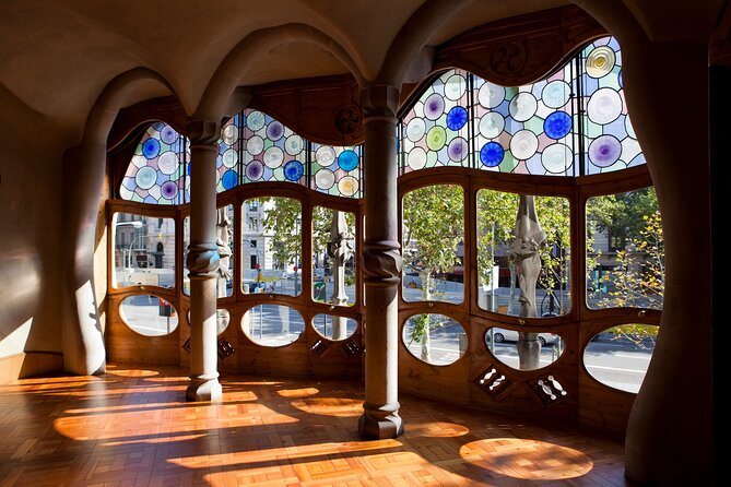 Barcelona: Casa Batllo Timed Entrance Ticket with Audio Guide - Crowds, pacing, and the audio-listening problem