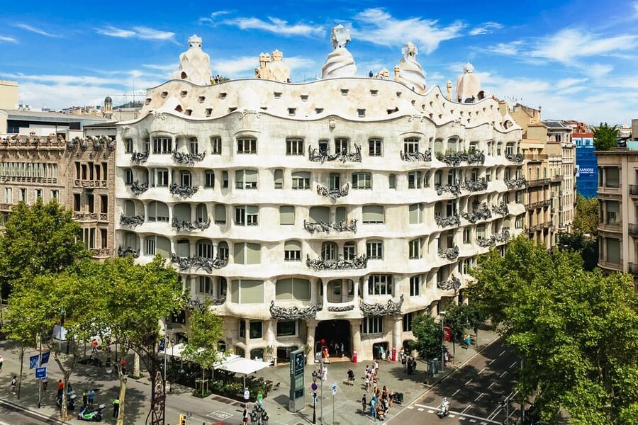 Barcelona: Casa Milà Early-Morning Access Guided Tour - Why early access at Casa Milà is worth planning for