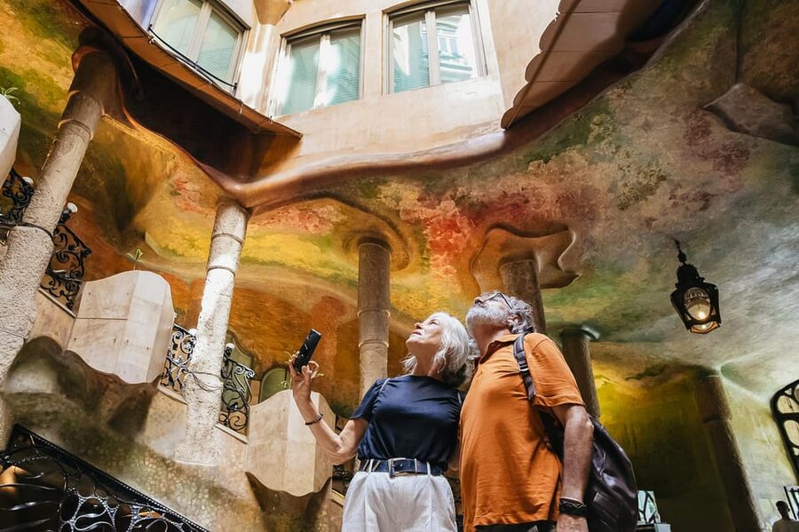 Barcelona: Casa Milà Early-Morning Access Guided Tour - What to expect in the real world (pace, photos, and flow)