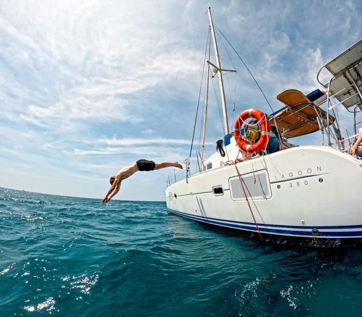 Barcelona: Catamaran Cruise w/ Sailing, Wine, & Tapa - The Crew: Smooth, Friendly, and Focused on Safety