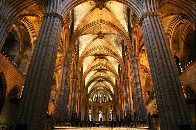 Barcelona Cathedral Priority Entry Ticket with Rooftop Access - Timing, crowds, and why booking early helps