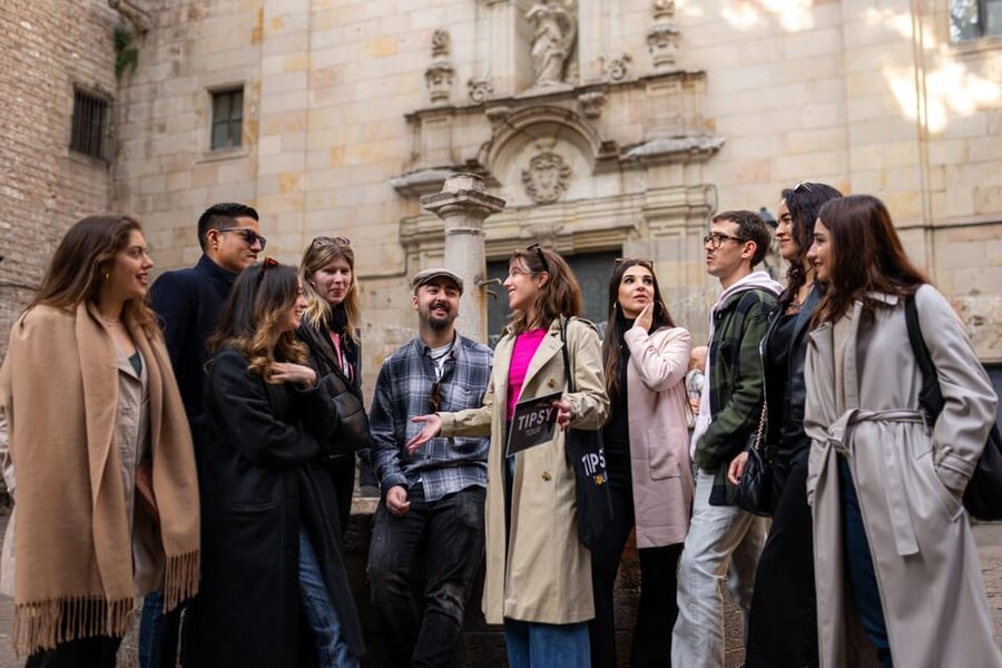 Barcelona: Cathedrals and Squares Walking Tour - Getting your bearings at Plaça Nova and the Barcino Sculpture