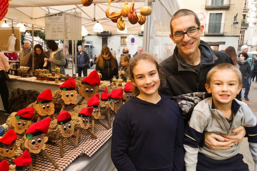 Barcelona: Churros, Hot Chocolate, and Games Family Tour - Key highlights at a glance