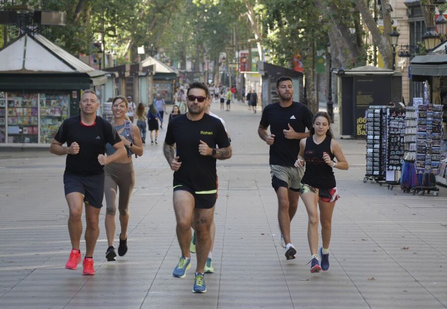 Barcelona: City Highlights Guided Running Tour - Barcelona Cathedral: Gothic Details and a Quick Photo Moment