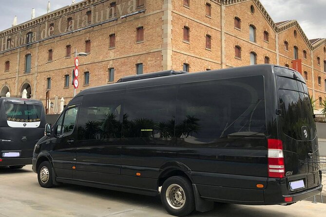 Barcelona City Private Tour 4 hours (DE 2 to 16 passengers) - The best Gaudí exteriors: Batllò house and La Pedrera from the street