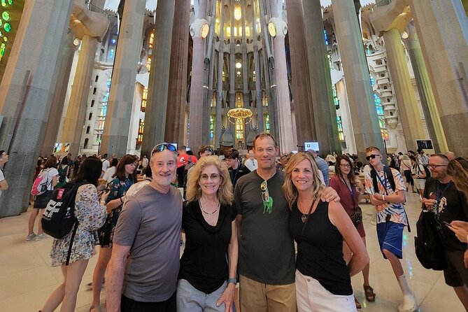Barcelona City Tour: Gothic Pedrera, Sagrada Familia & Park Güell - Montjuïc by Vehicle: Views, Olympics, and Barcelona’s Big Art Moments