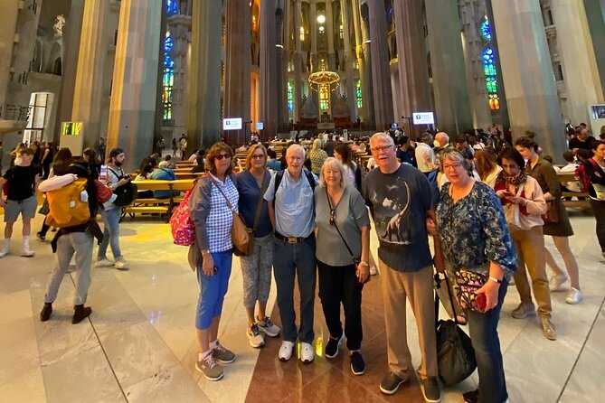 Barcelona City Tour: Gothic Pedrera, Sagrada Familia & Park Güell - Casa Batlló: A Quick Gaudí Hit on Passeig de Gràcia