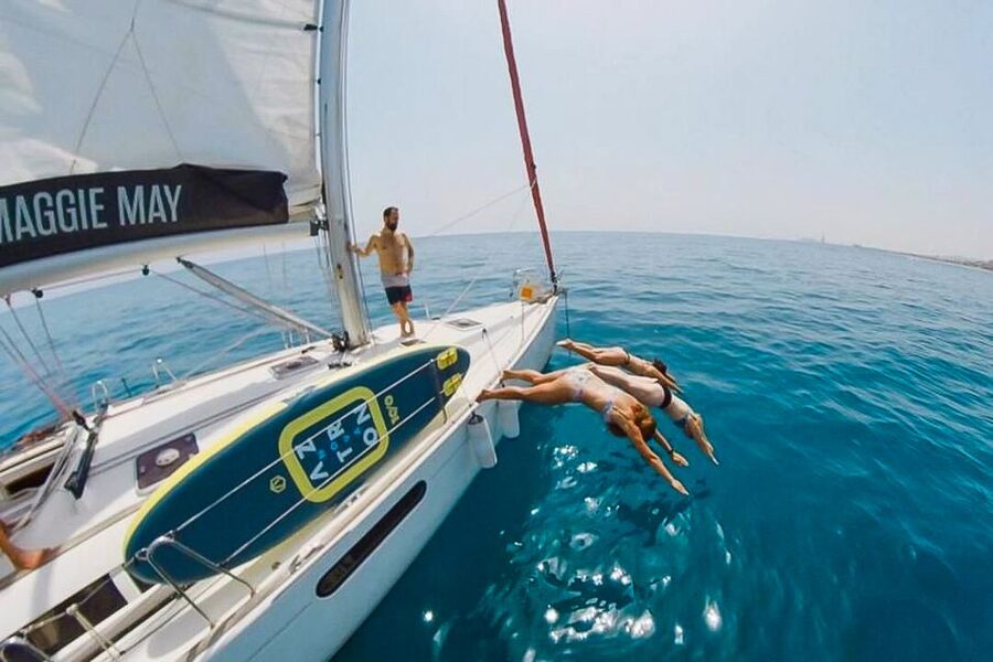Barcelona: Coastline Boat Trip with Snacks and Cava - Views you’ll want to time with your camera