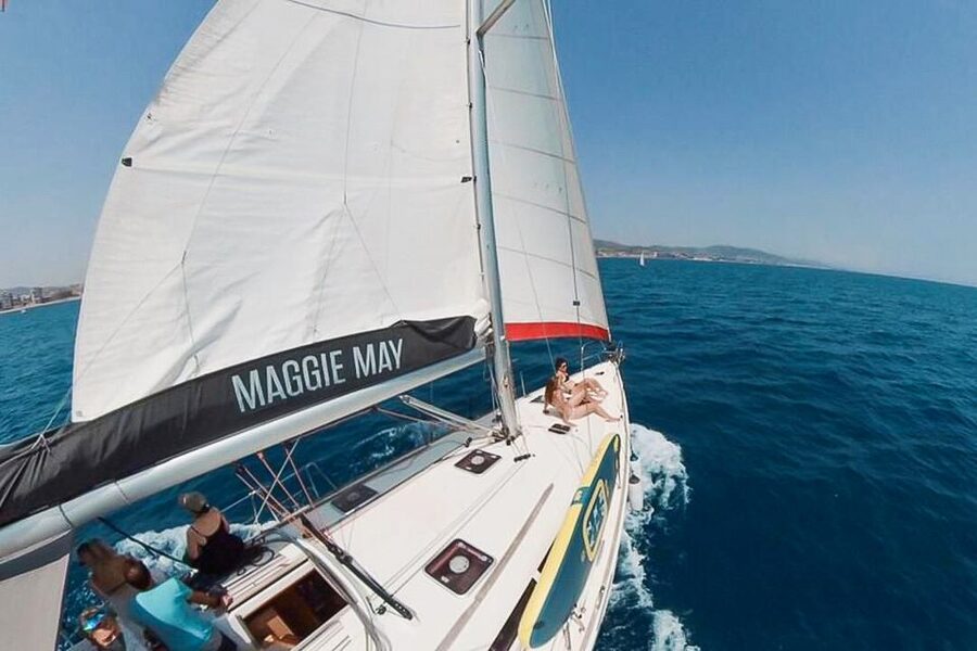 Barcelona: Coastline Boat Trip with Snacks and Cava - Price and value: what $32 really buys you in Barcelona