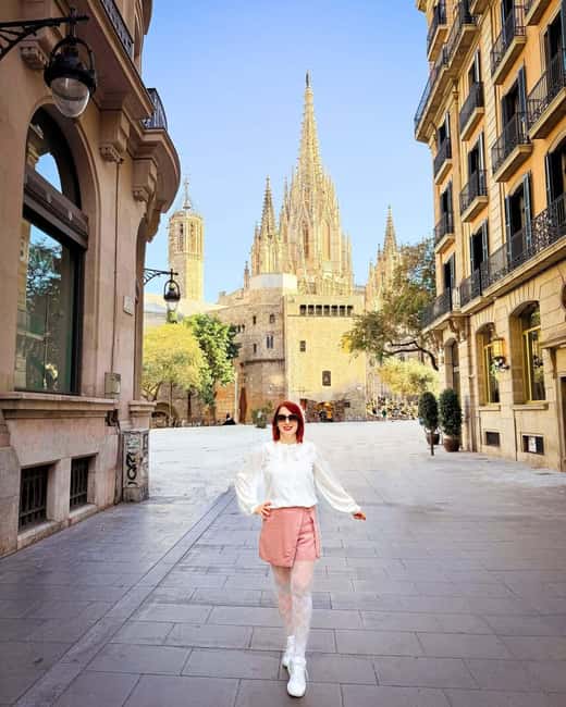 Barcelona: Creative Photo Tour of the City's Artistic Corners - Getting Natural, Elegant Photos Without Posing Stress