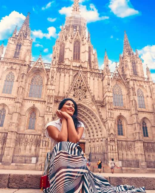Barcelona: Creative Photo Tour of the City's Artistic Corners - Where You’ll Be Photographed: Historic Streets and Famous Monuments