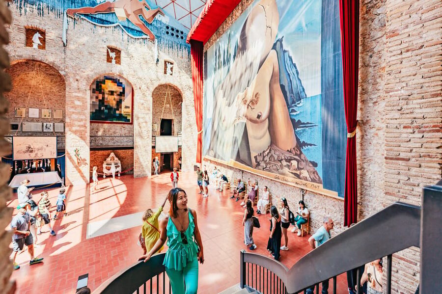 Barcelona: Dali Museum, House and Cadaques Guided Tour - How This Dalí Day Trip Works From Barcelona