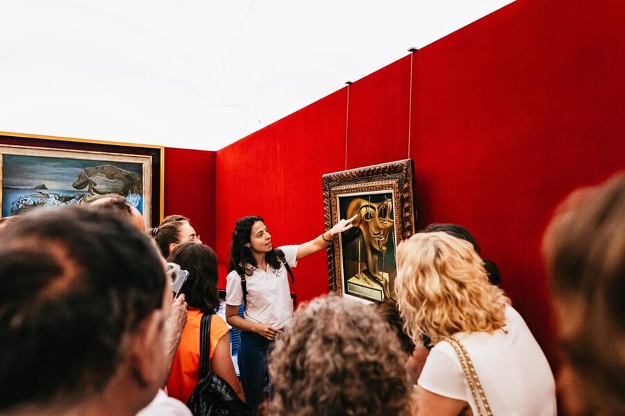 Barcelona: Dali Museum, House and Cadaques Guided Tour - Cadaqués on the Costa Brava: White Town, Sea Lunch, Big Views