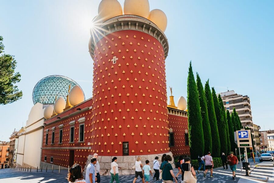 Barcelona: Dali Museum, House and Cadaques Guided Tour - Púbol Castle and Castell de Gala in Summer: Gala’s Chapter
