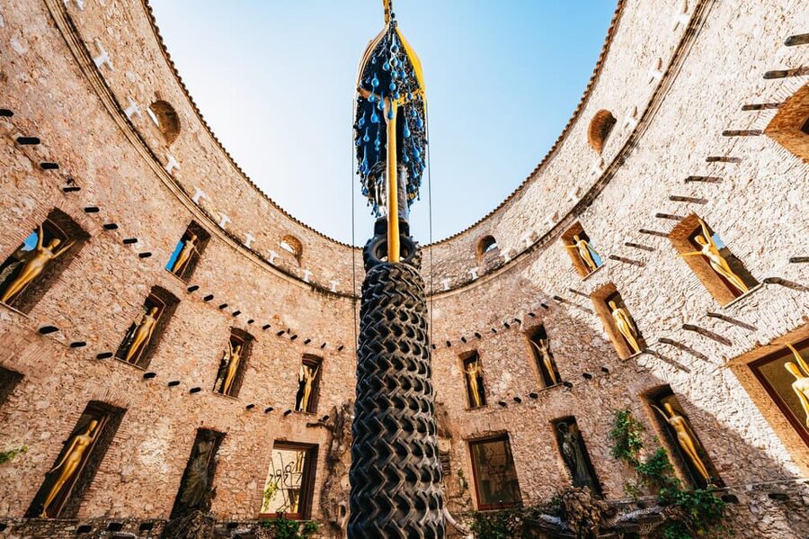 Barcelona: Dali Museum, House and Cadaques Guided Tour - The Long Ride, Winding Roads, and How to Stay Comfortable