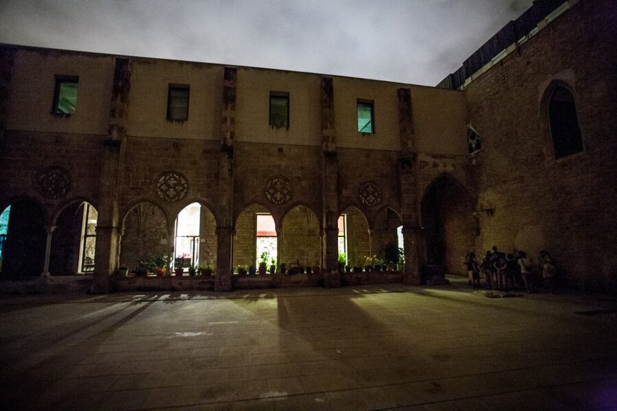 Barcelona: Dark History Night Walking Tour - Finding the group at Arc de Triomf before the streets get serious