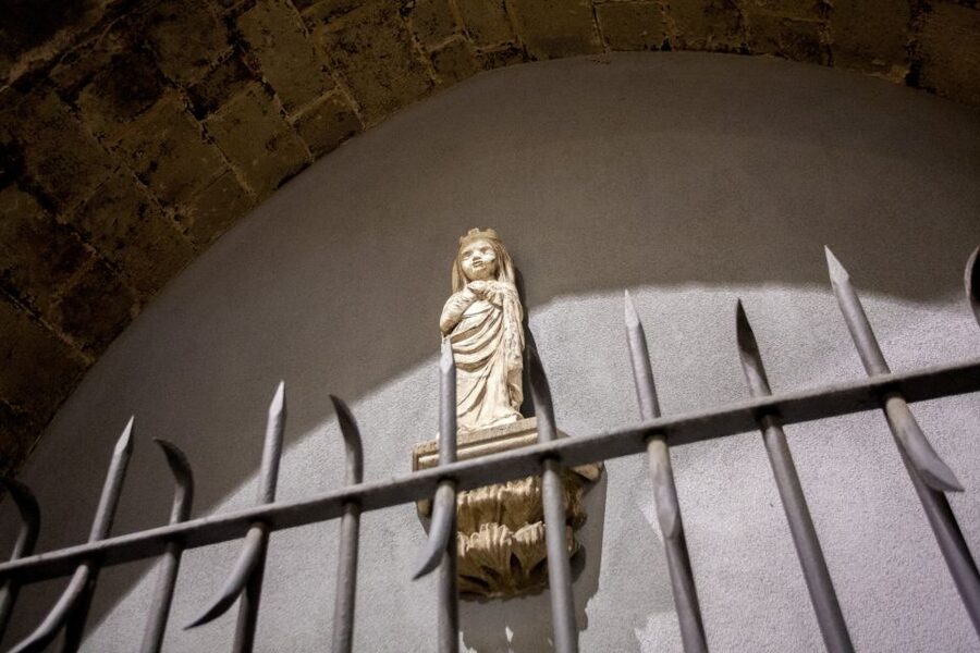 Barcelona: Dark History Night Walking Tour - Executions, punishment, and the places you might miss in daylight